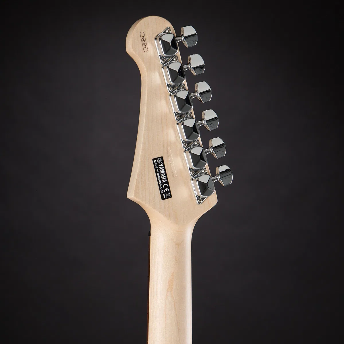 Yamaha Pacifica 012 BL E-Gitarre schwarz – Hochwertige Elektrogitarre für Einsteiger in elegantem Design – 4/4 Gitarre aus Holz
