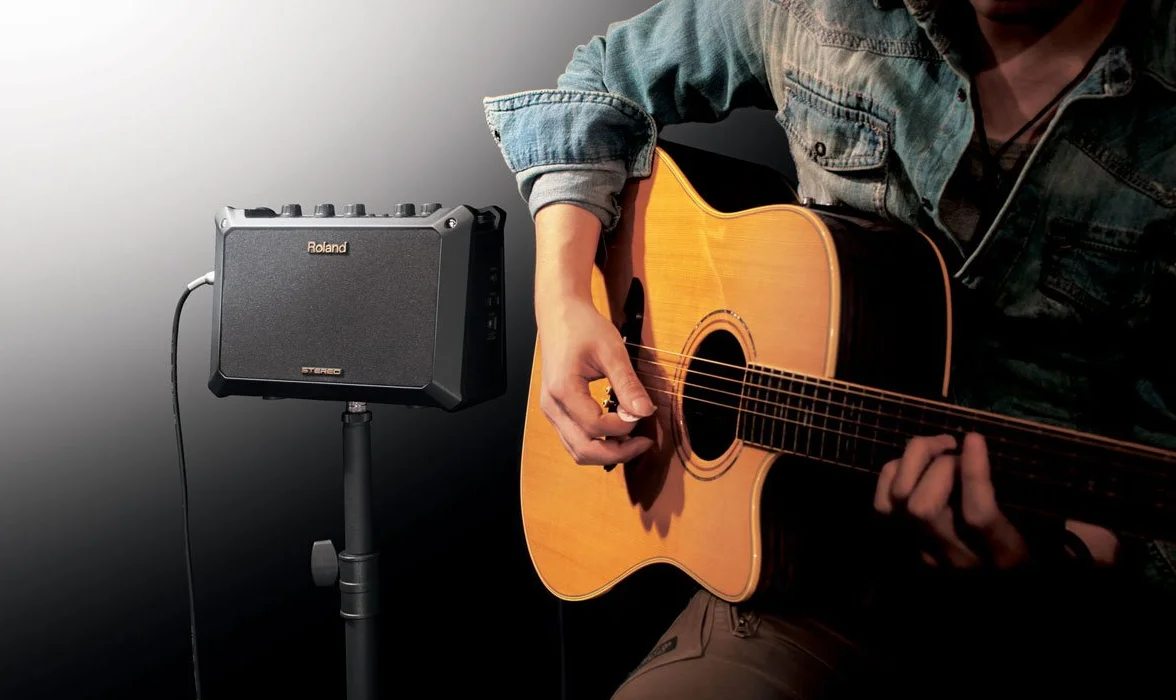 Roland Mobile AC Batterie-Gitarrenverstärker Mobile Cube, 280 x 108 x 177 mm