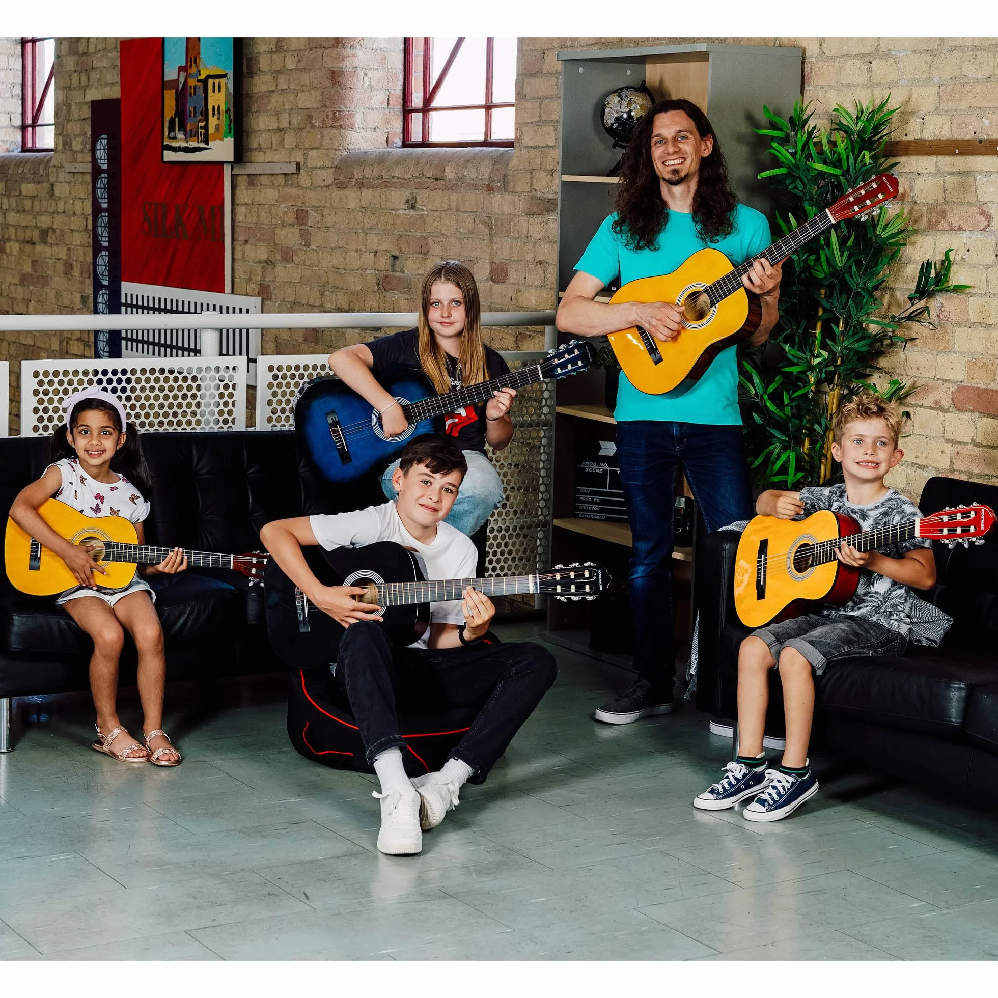 3rd Avenue XF 1/4 Flamencogitarren-Starterset in Junior-Größe für Kinder, Konzertgitarre mit Nylonsaiten, mit Gigbag, Kapodaster und Plektren – in Natur