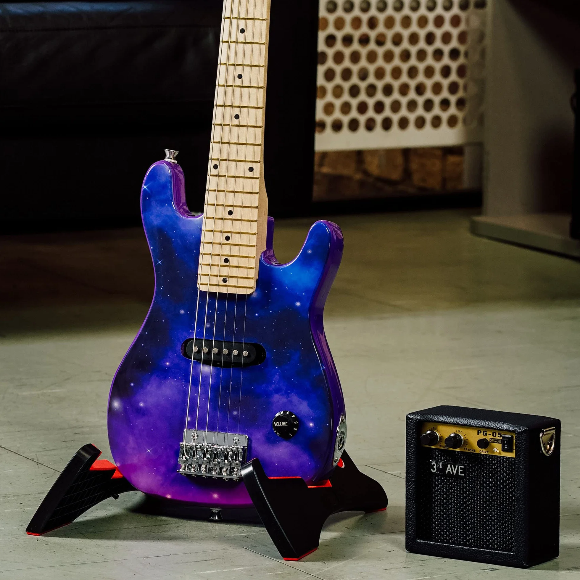3rd Avenue E-Gitarrenset für Kinder in 1/4-Größe, Junior-Gitarre für Anfänger – mit tragbarem Verstärker mit 5 W, Kabel, Tasche, Plektren und Gurt – in Lila Galaxie