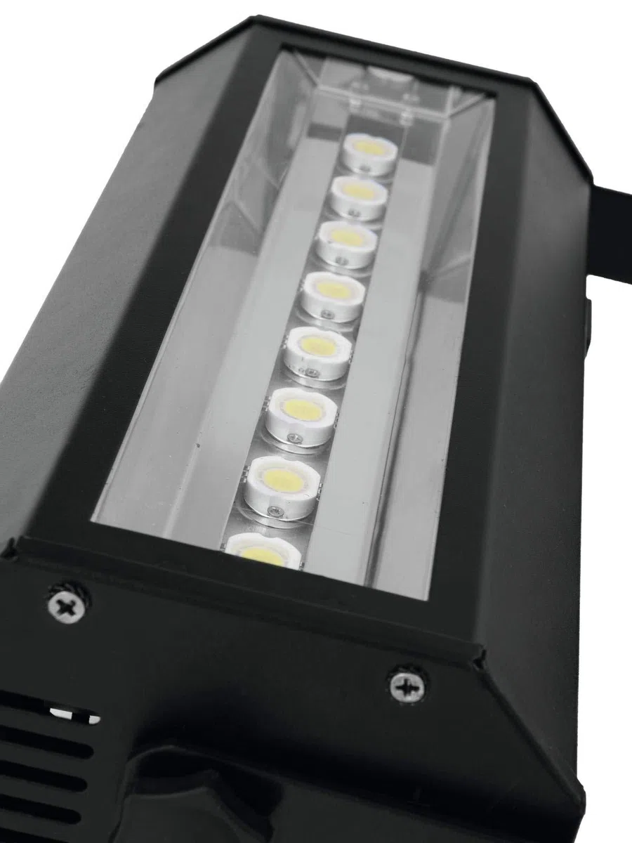 EUROLITE LED Strobe COB PRO 8x20W DMX | LED Stroboskop mit 8 x 20-Watt-COB-LED und einstellbarer Blitzfrequenz