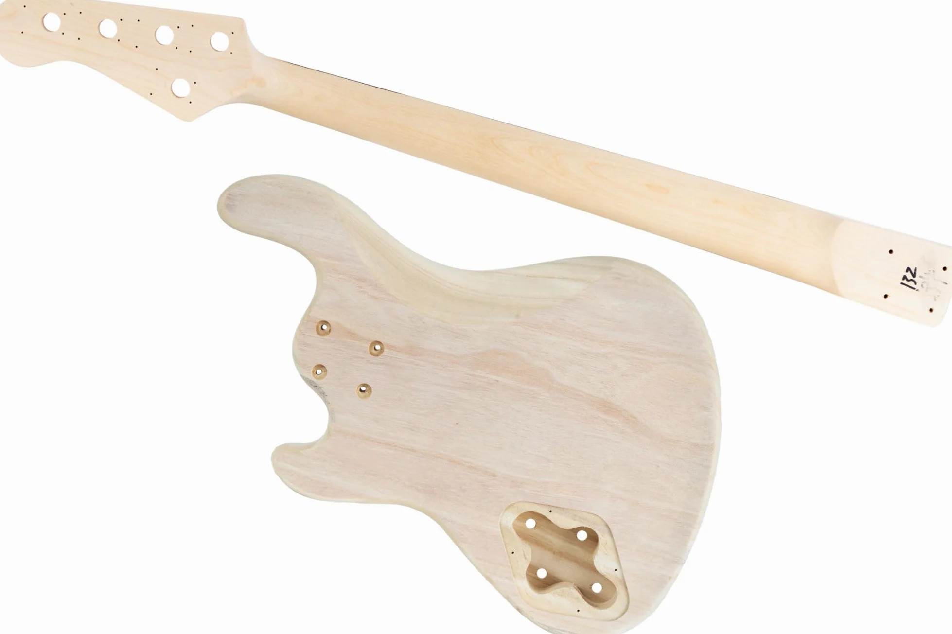 Rocktile E-Bass Bausatz JBH5-Style - DIY E-Bass-Set mit Paulownia-Korpus, Ahorn-Hals, Palisander-Griffbrett, 22 Bünde, Single Coil + Humbucker, Chrome-Mechaniken - Natur