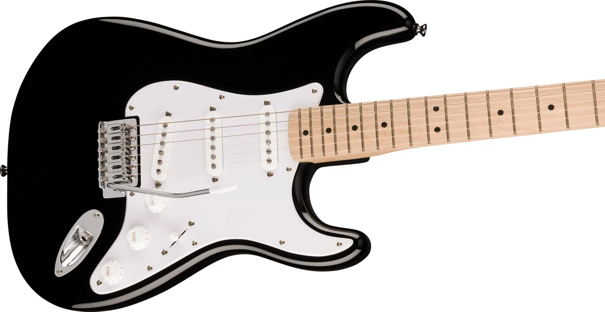 Squier by Fender Sonic Stratocaster Electric Guitar Pack, Maple Fingerboard, Black, Gig Bag, Squier Frontman 10G Amp - 230V EU, Inklusive kostenloser virtueller Kurse auf Fender Play