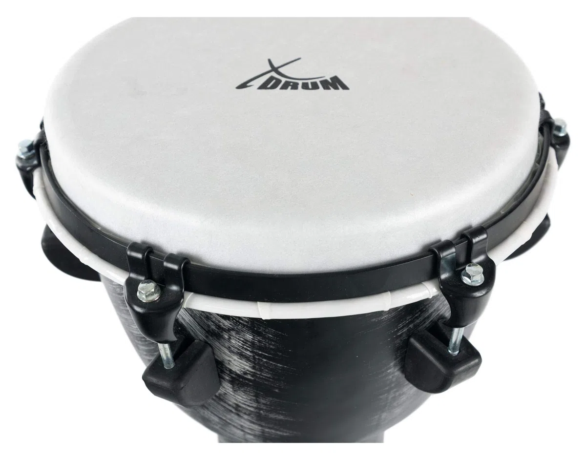 XDrum Djembe 10" Silver Brush Bag Set (aus PVC gefertigt, 6 Stimmschrauben, Kunststoff-Fell mit Natur-Optik, Höhe: 50cm, im Set inkl. passender Rucksacktasche für Transport und Aufbewahrung)
