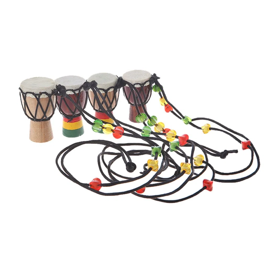 Anhänger Hölzerner klassischer Jambe Schlagzeuger Mini Djembe Percussion afrikanisches Handtrommel Bongo Charme Geschenk (4#)