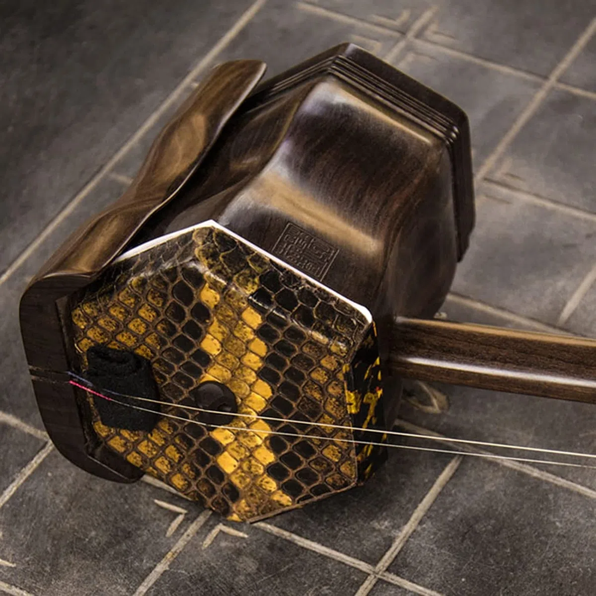 Solidwood Erhu, Erhu Musikinstrument, Handgefertigtes Erhu in professioneller Aufführungsqualität mit hochwertiger Aufbewahrungsbox