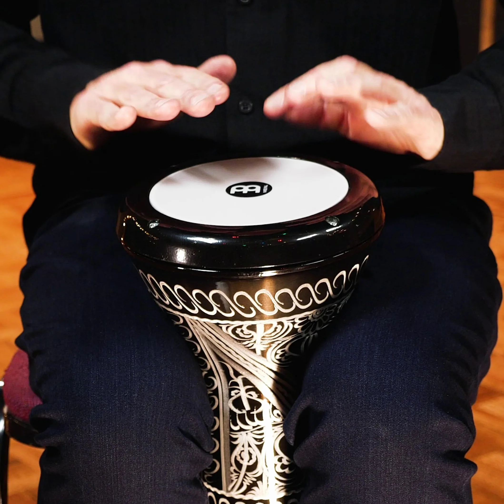 Meinl Percussion Aluminium Sopran Doumbek - Kleine Handtrommel - Synthetisches Fell - Durchmesser 6 Zoll - Handgraviert - Aluminium, Mehrfarbig (HE-2018)