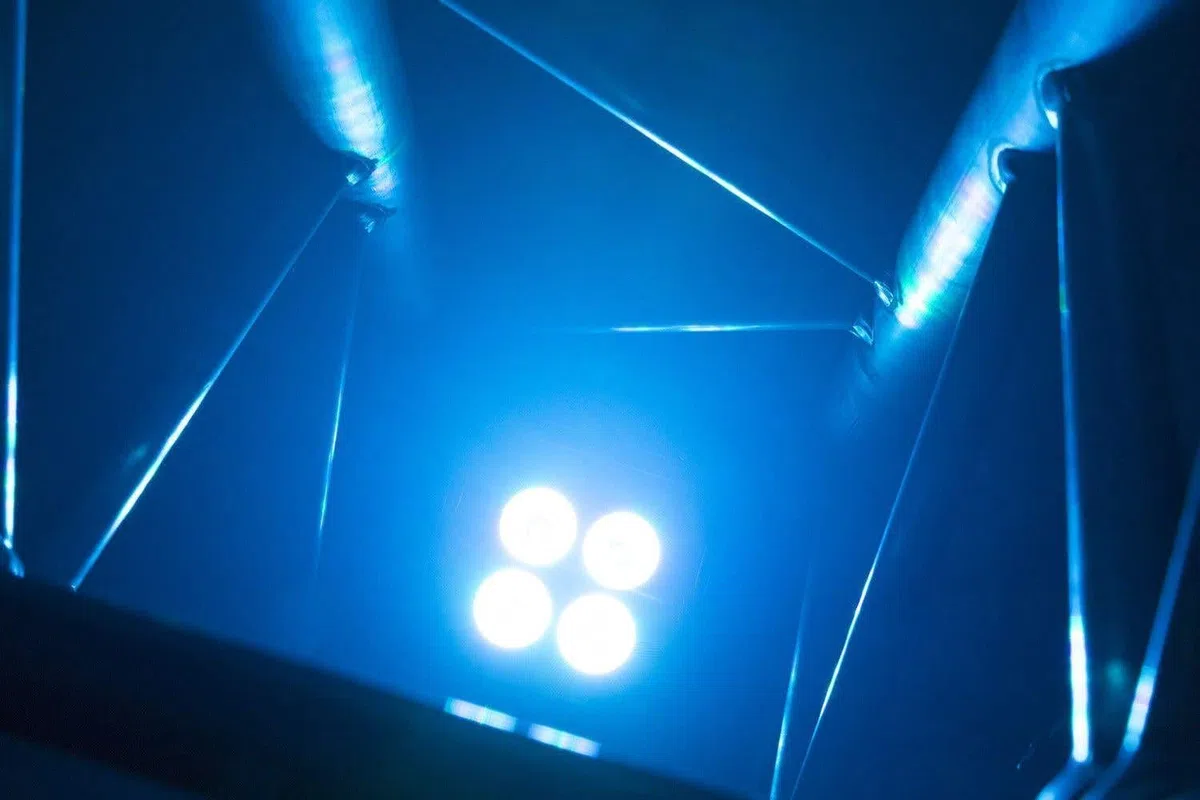 BeamZ TP46 PAR LED Spot 4er Set DMX Strahler, Scheinwerfer RGB mit UV Schwarzlicht Lichttechnik, Wandstrahler mit Fernbedienung, Uplight Bühnenbeleuchtung, Beleuchtung für Traversen