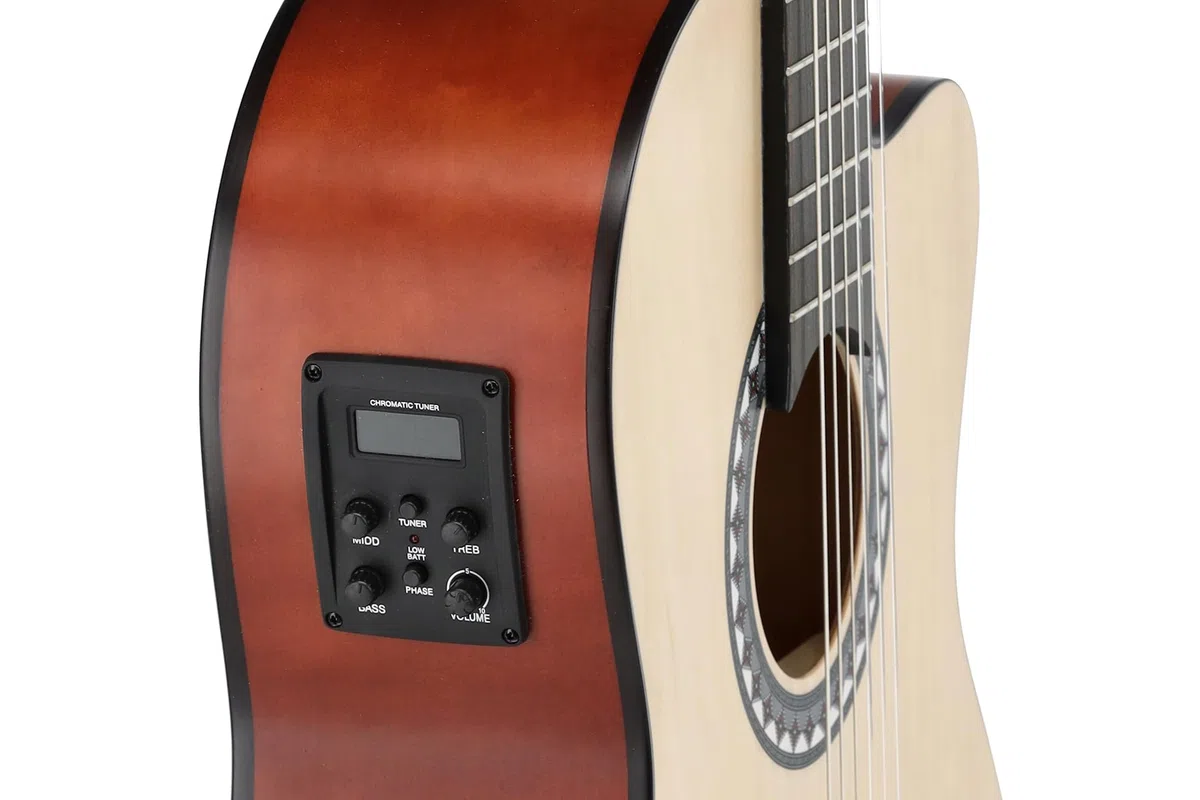 GEWA E-Akustik Klassikgitarre Basic - Classic Electro - 4/4 - Korpus Linde - Tonabnehmer 4-Band EQ mit Stimmgerät - Cutaway - Naturfarben