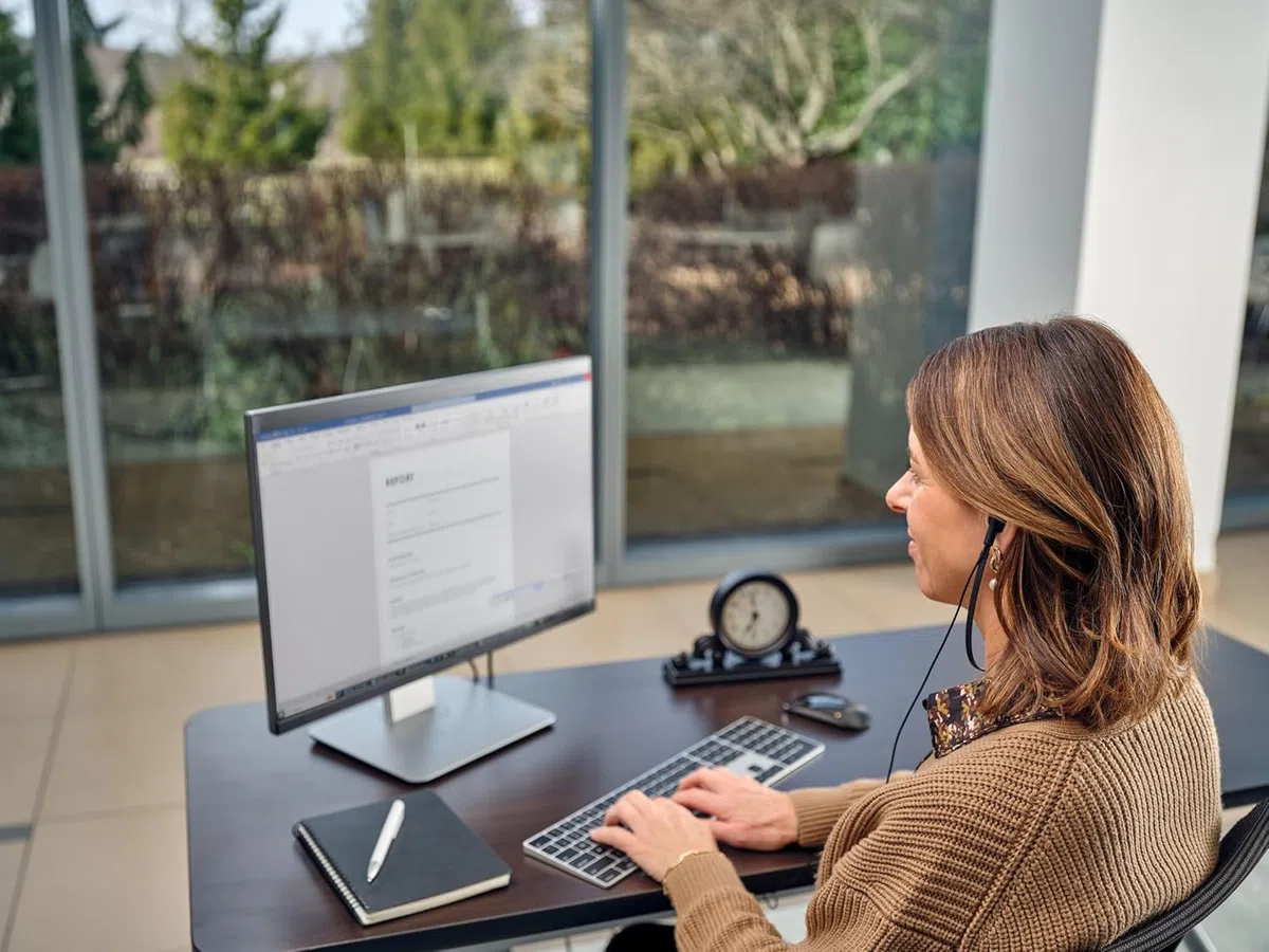 OM System AS-2700 Transkriptionskit – USB-Fußpedal, Stereokopfhörer, leistungsstarke ODMS R8 Software für effiziente Audio Transkription am Windows-PC