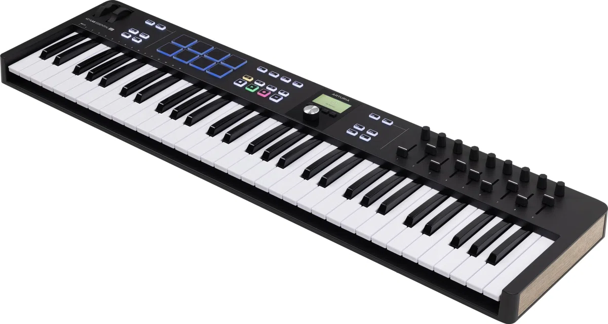 Arturia - KeyLab Essential 61 mk3 - MIDI Controller-Keyboard für die Musikproduktion - 61 Tasten, 9 Drehregler, 9 Fader, ein Modulationsrad, ein Pitch-Bend-Rad, 8 Pads - Schwarz