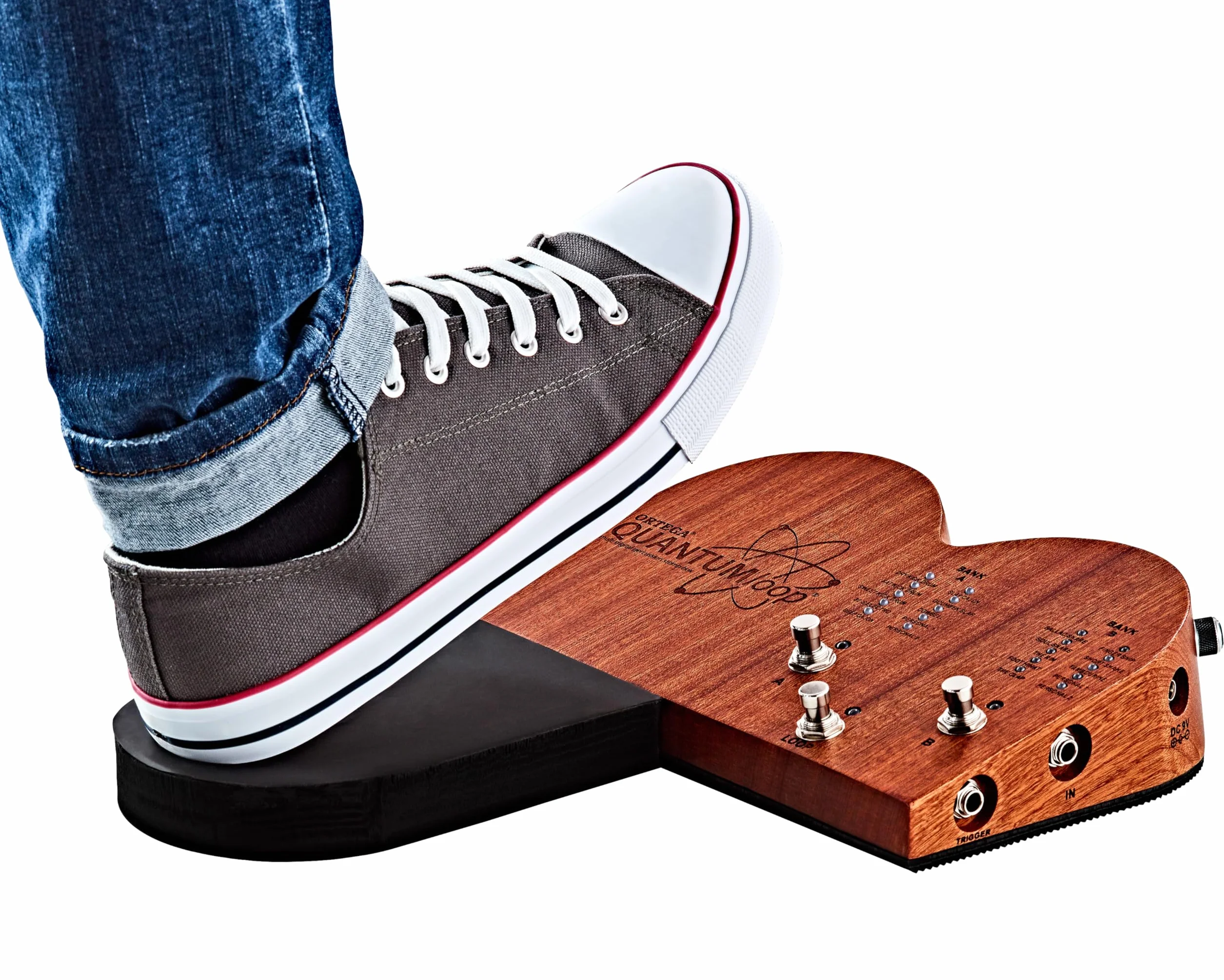 Ortega Guitars Digitale Stomp Box – Digitales Effektpedal und Looper – 16 Drum & Percussion Samples – Inklusive Netzteil – Mahagoni Holz, Natur (QUANTUMloop)