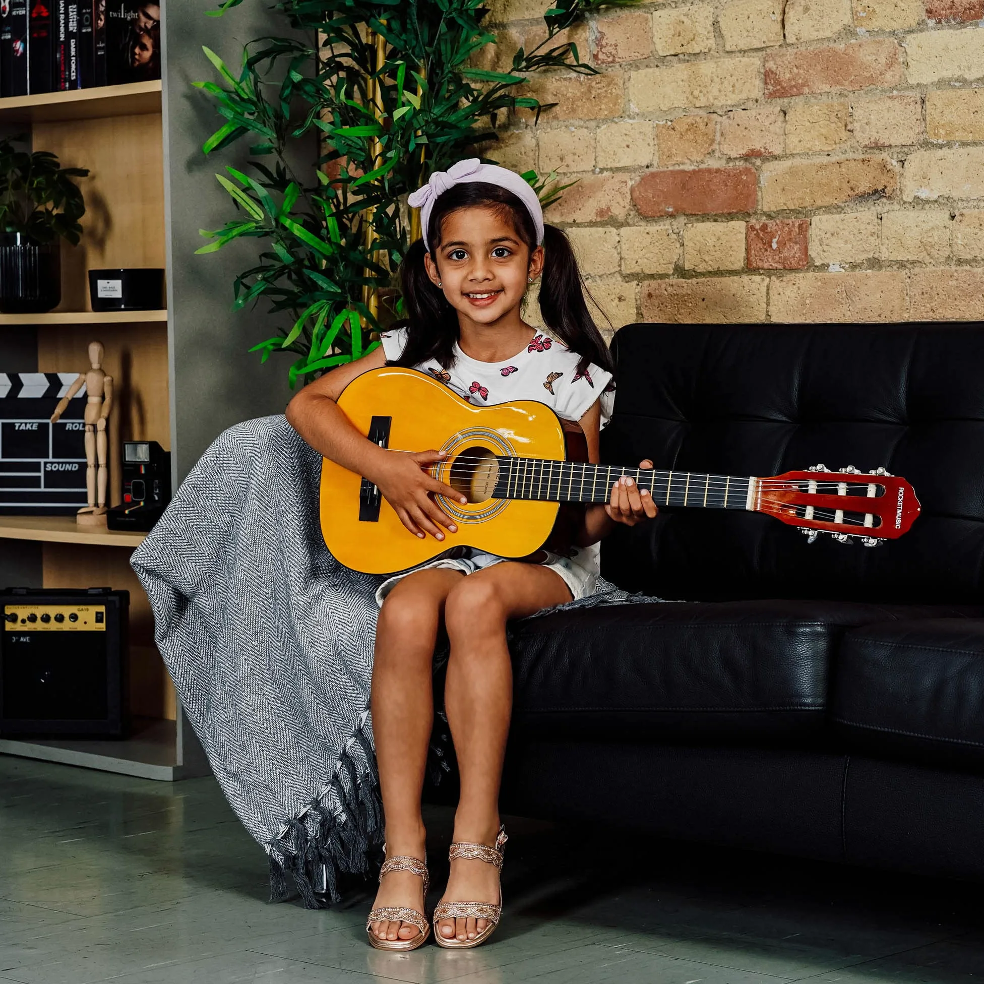 3rd Avenue XF 1/4 Flamencogitarren-Starterset in Junior-Größe für Kinder, Konzertgitarre mit Nylonsaiten, mit Gigbag, Kapodaster und Plektren – in Natur