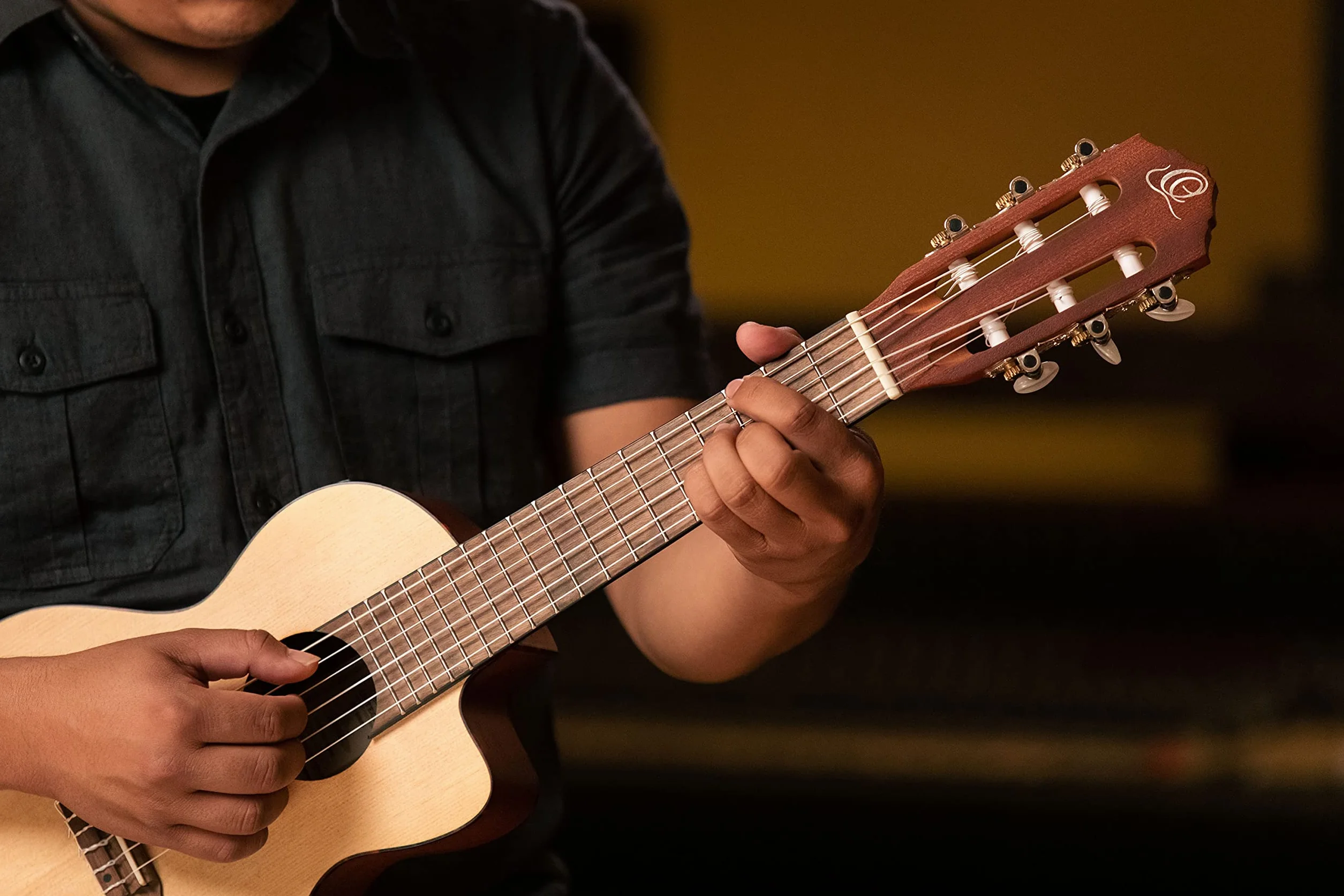 Ortega Guitars Reise Gitarre Elektro-Akustisch – Mini Travel Series – Fichte, Mahagoni, Natur (RGL5CE)