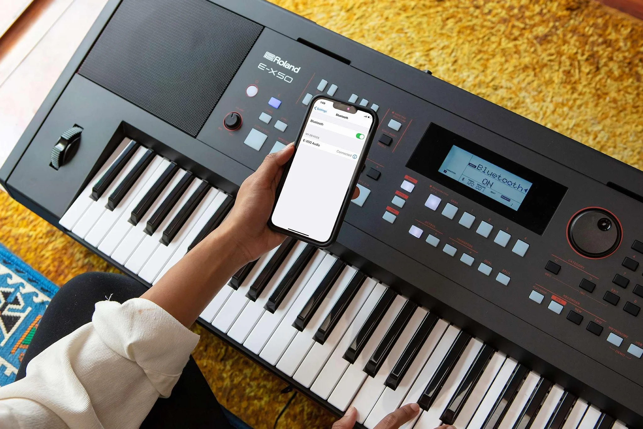Roland E-X50 elektronisches Arranger-Keyboard – Einfache Bedienung | Stereo-Lautsprecher | Bluetooth | Professionelle Roland-Sounds | Mikrofoneingang | Automatische Begleitfunktion