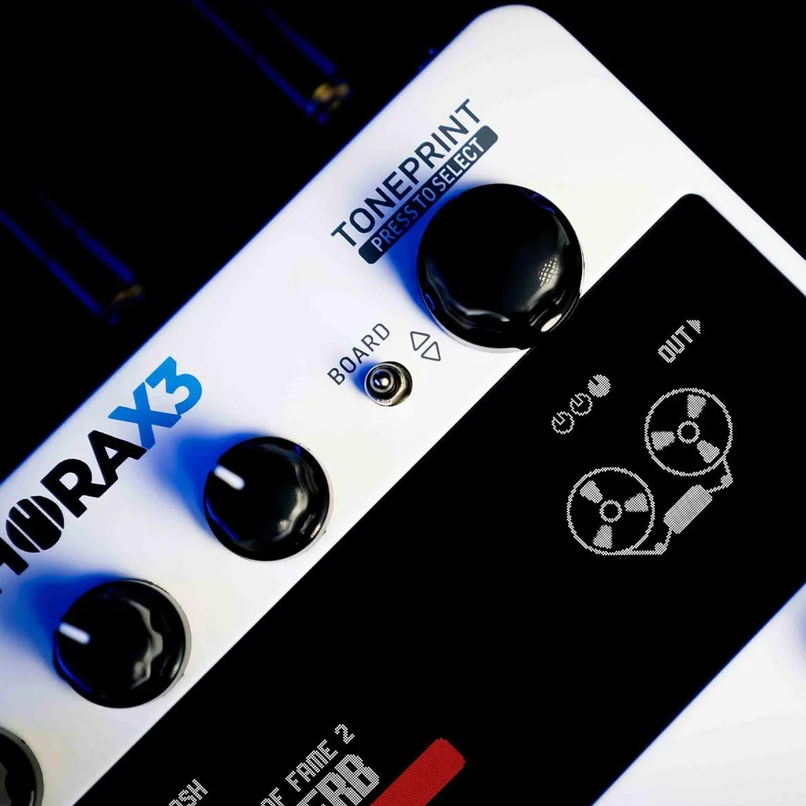 TC Electronic PLETHORA X3 Gitarrenpedal | TonePrint Pedalboard mit bis zu 127 Boards | 3 Pedalsteckplätze | 75 TonePrint Slots pro Effekt | 3 MASH Fußschalter | Tape Deck Looper
