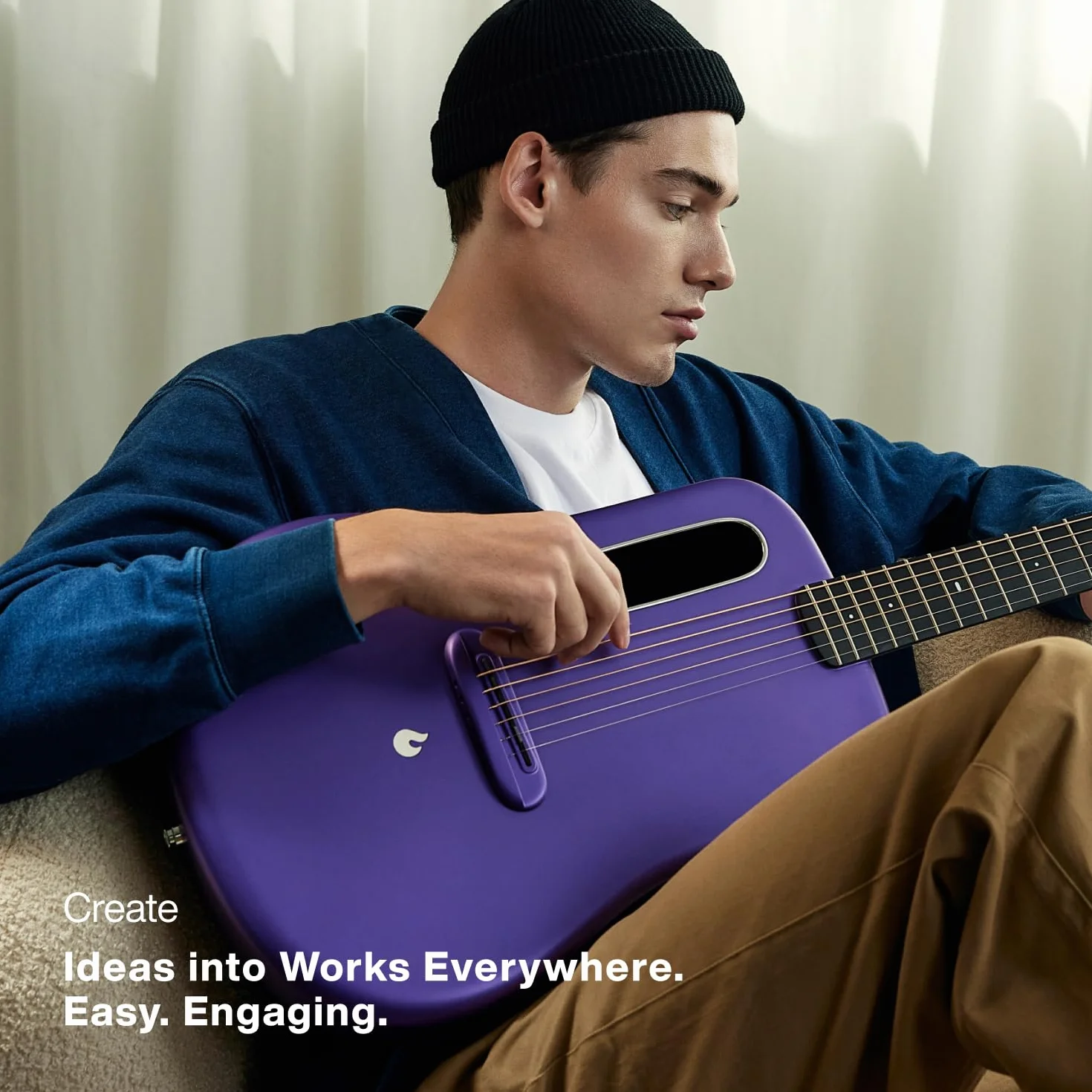 LAVA ME 4 Elektro-akustische Gitarre aus Carbonfaser – Reisefähige Smart Audio-Gitarre mit 3,5-Zoll-Touchscreen, HILAVA 2.0-System, Rechtshänder-Modell und FreeBoost 3.0-Technologie (36 Zoll, weiß)