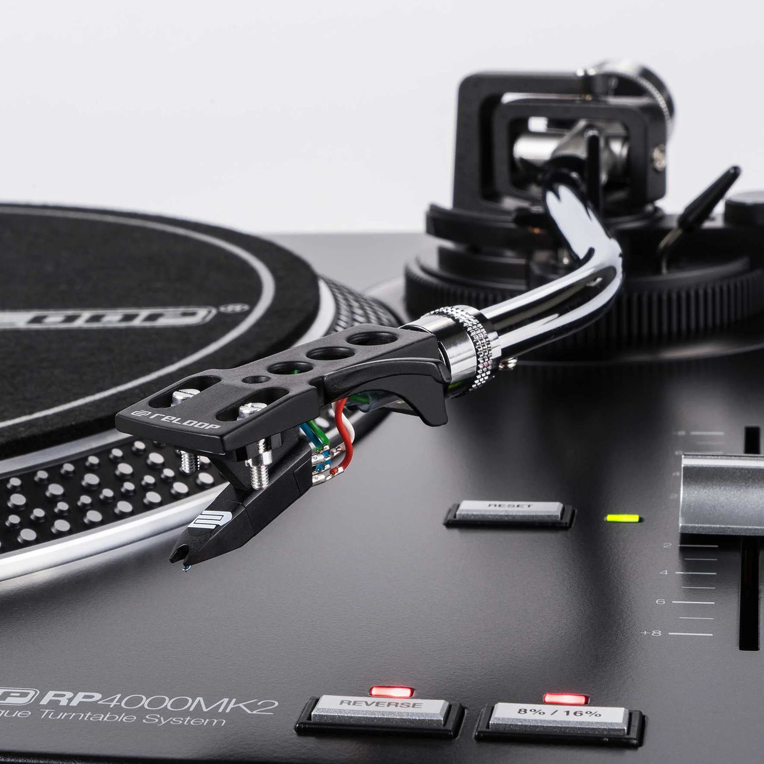 Reloop RP-4000 MK2 - DJ Plattenspieler mit starkem Torque Direktantrieb, Inkl. Plattenteller, OM Black Tonabnehmersystem, Headshell, Slipmat und Gegengewicht, schwarz